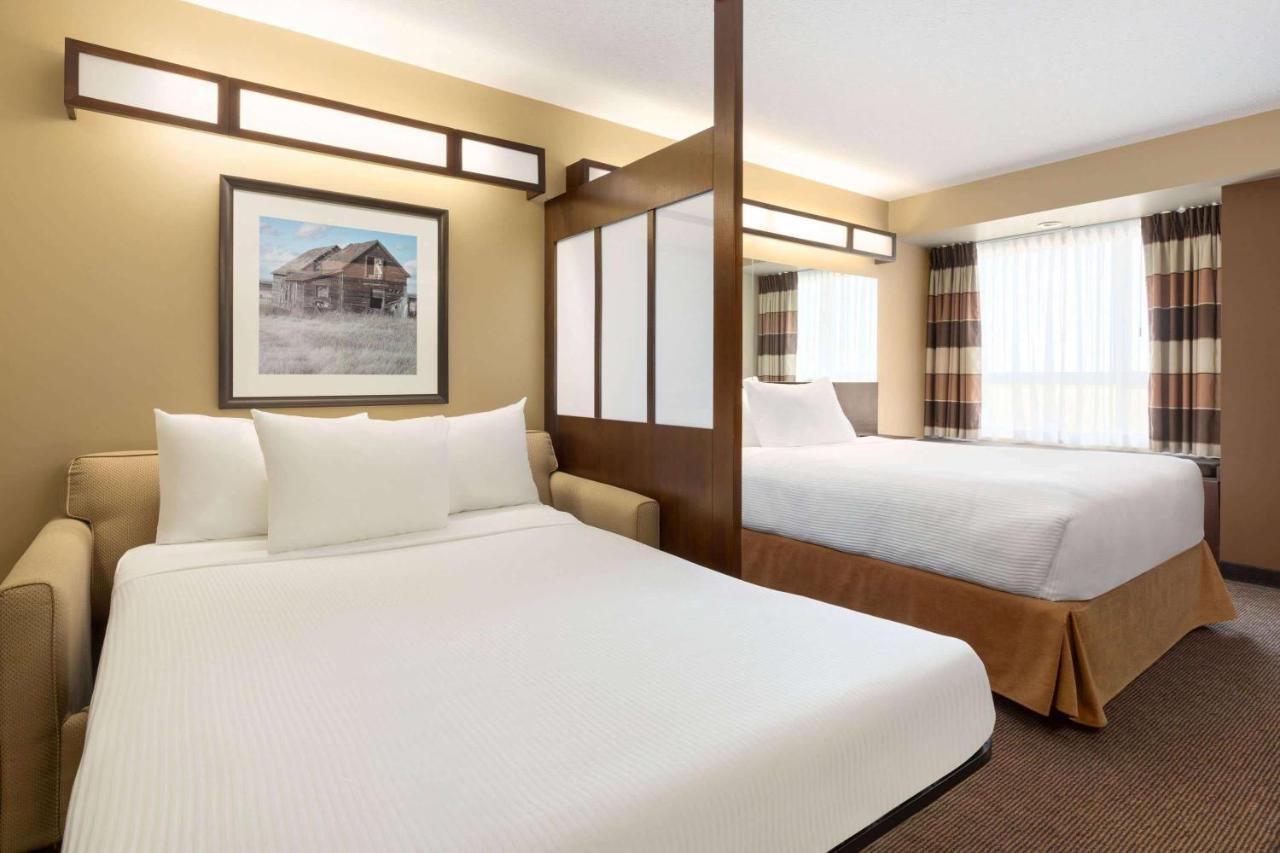 Microtel Inn And Suites By Wyndham Weyburn Exterior foto