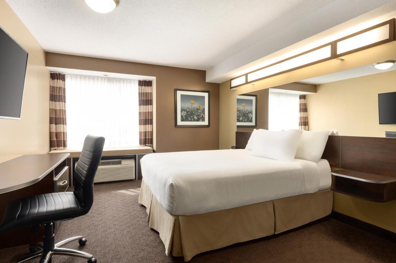 Microtel Inn And Suites By Wyndham Weyburn Exterior foto